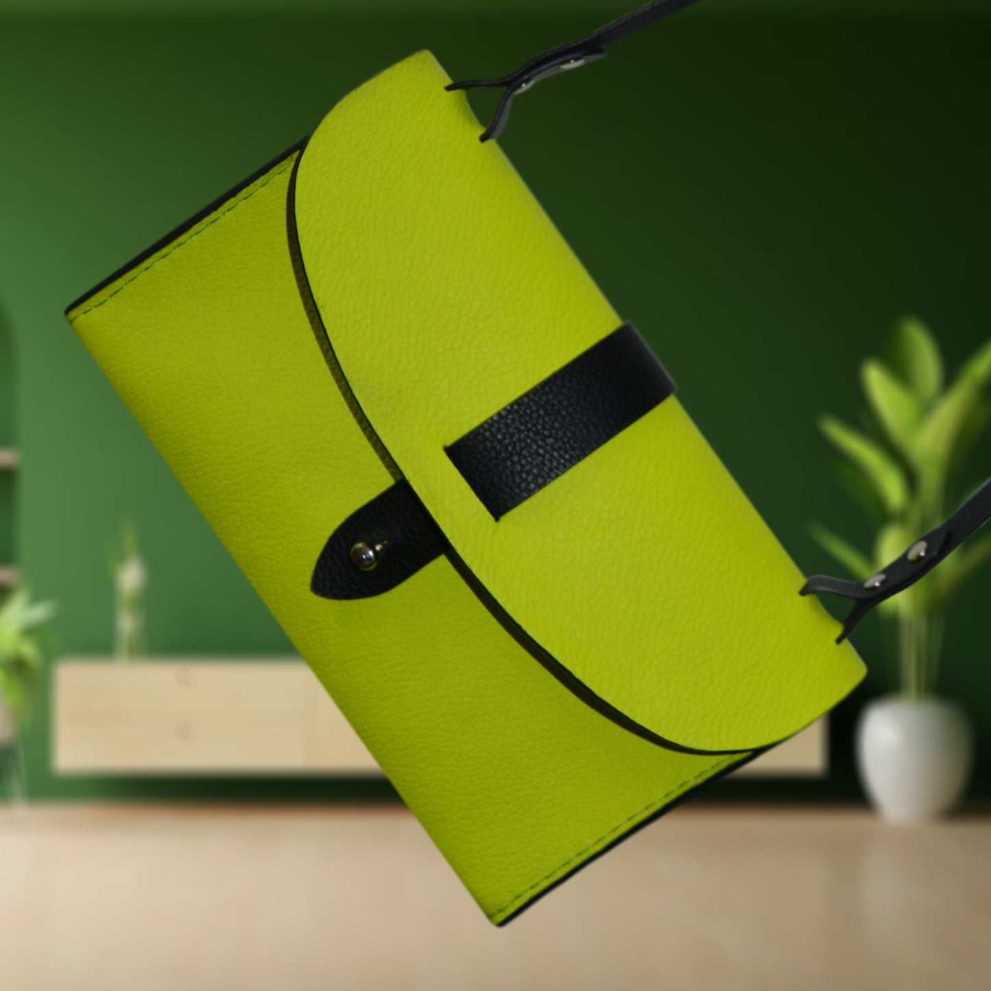 Bandolera en cuero - ENNE Taller de Cuero