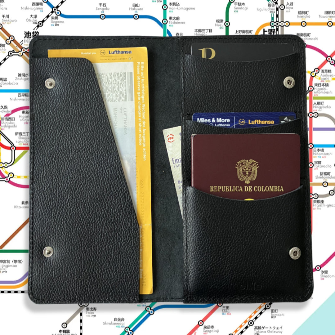 Porta pasaporte en cuero | ENNE Taller de Cuero
