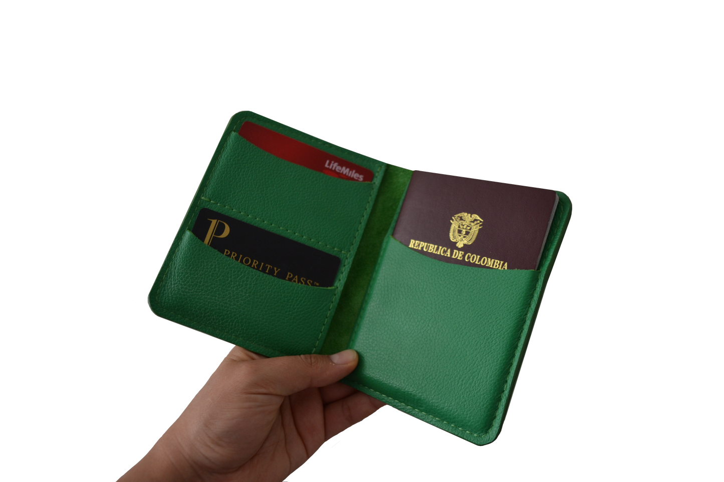 Porta pasaporte en cuero | ENNE Taller de Cuero
