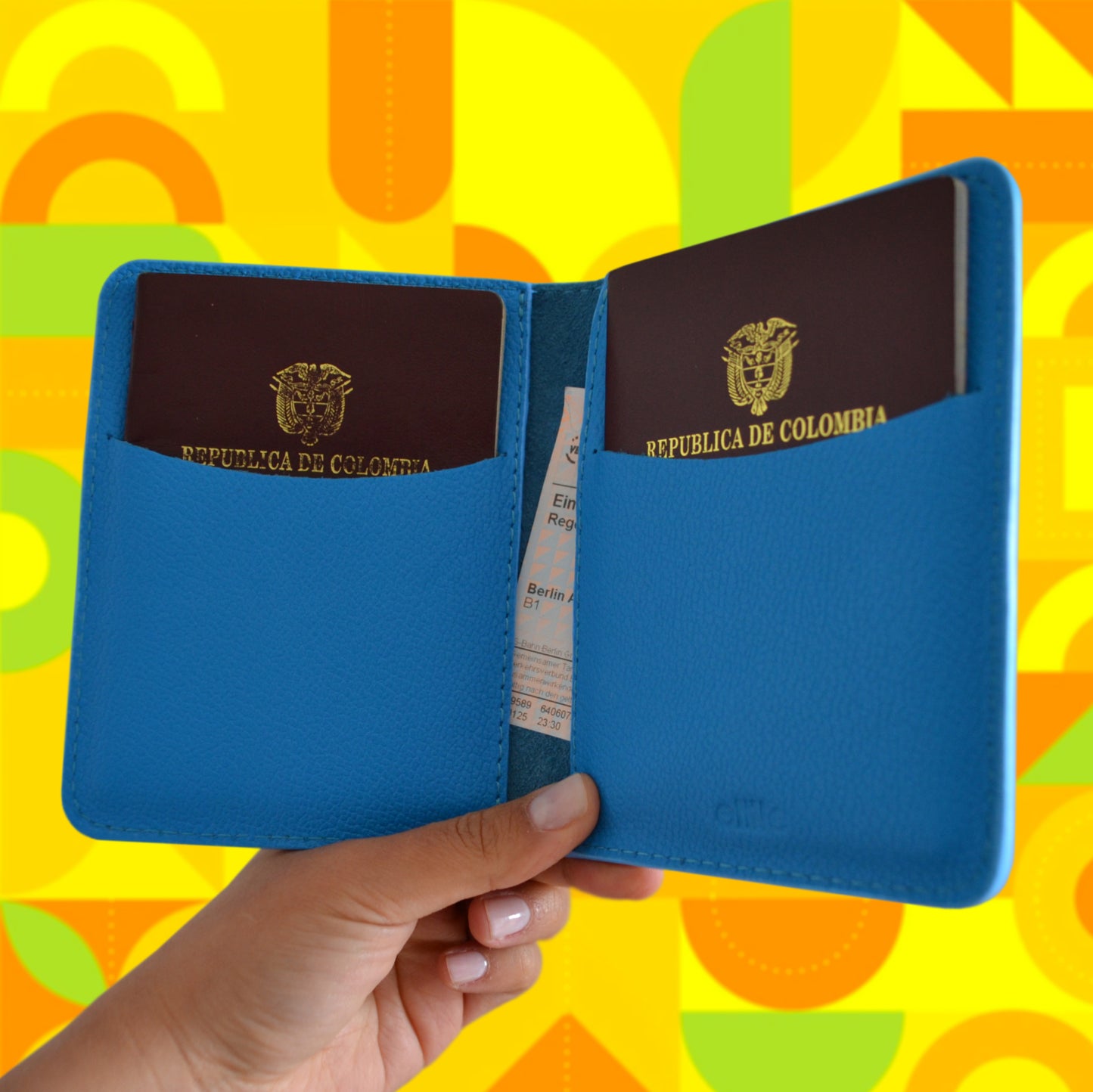 Porta pasaporte en cuero | ENNE Taller de Cuero