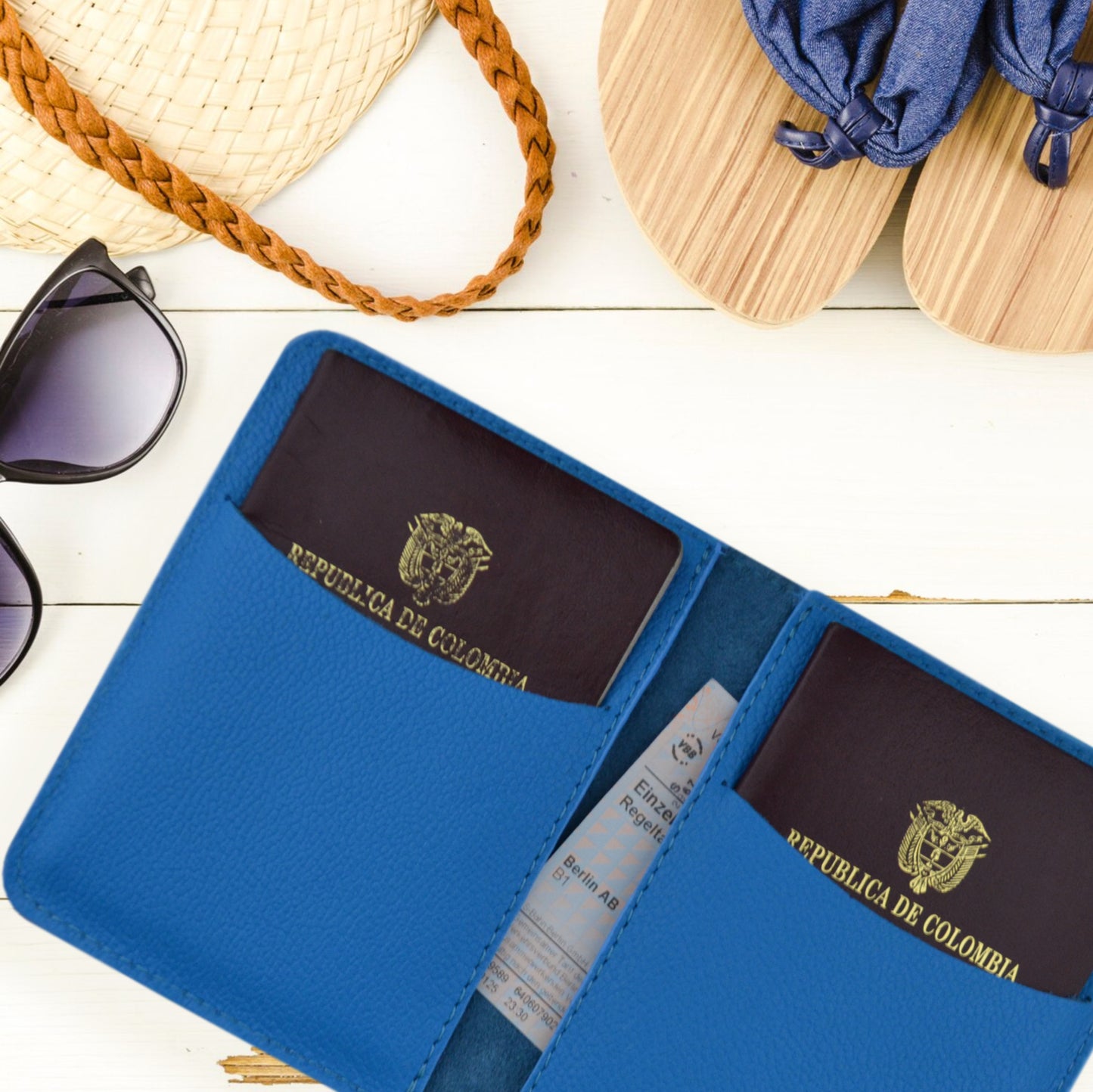 Porta pasaporte en cuero | ENNE Taller de Cuero