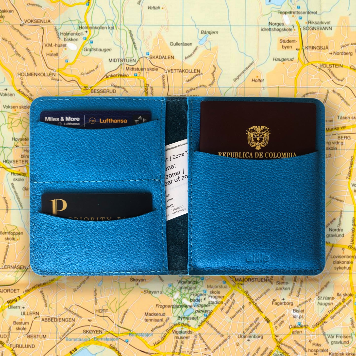 Porta pasaporte en cuero | ENNE Taller de Cuero