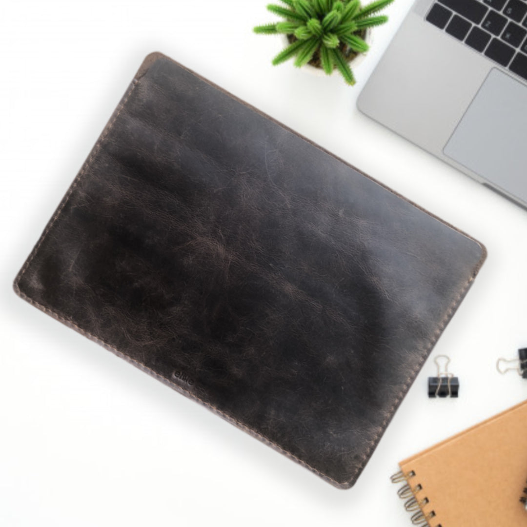 Funda Macbook Pro 13" en cuero | ENNE Taller de Cuero