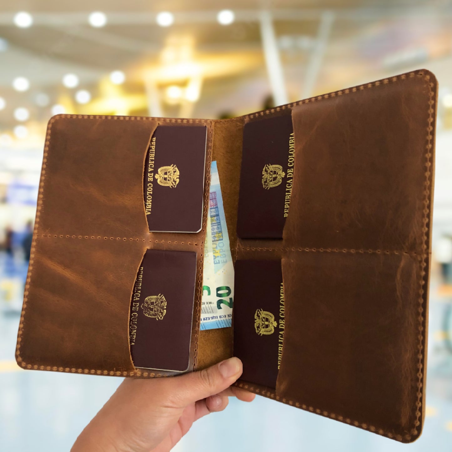 Porta pasaporte en cuero | ENNE Taller de Cuero