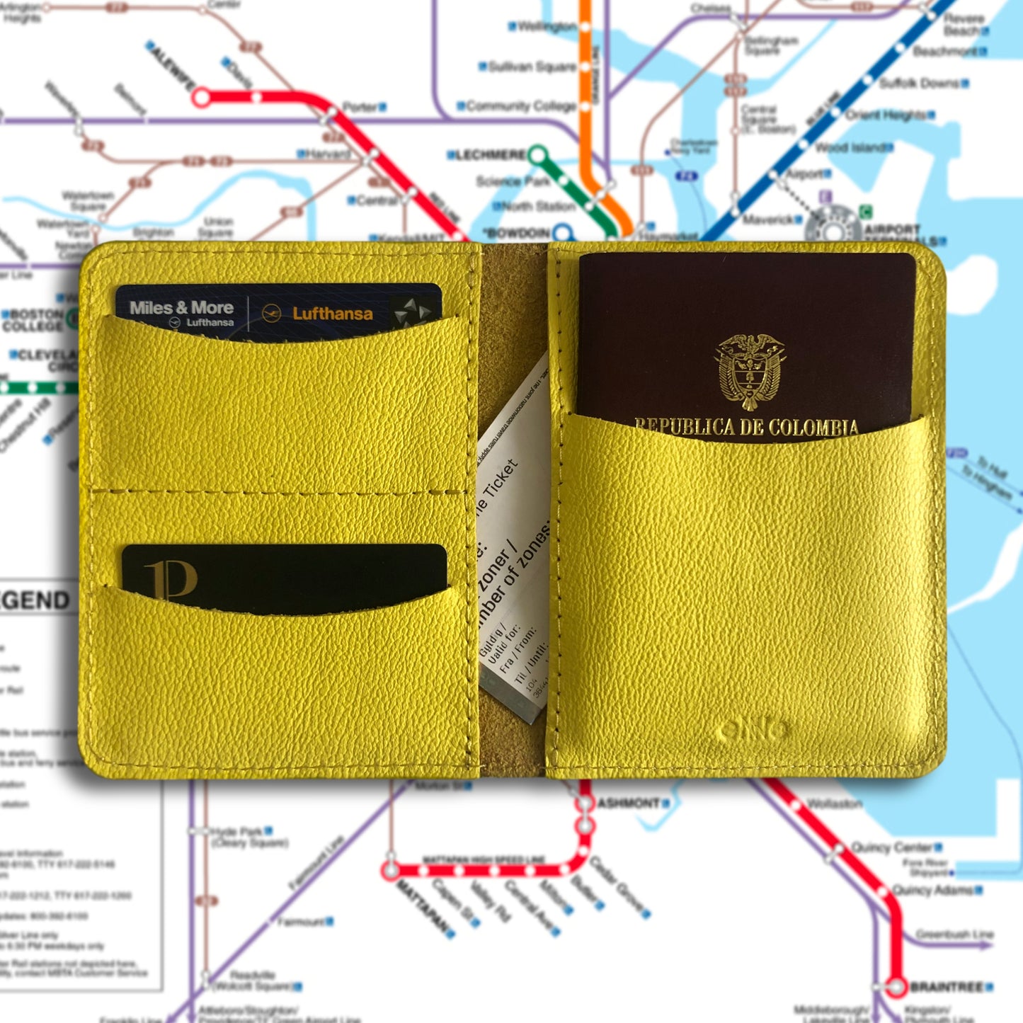 Porta pasaporte en cuero | ENNE Taller de Cuero