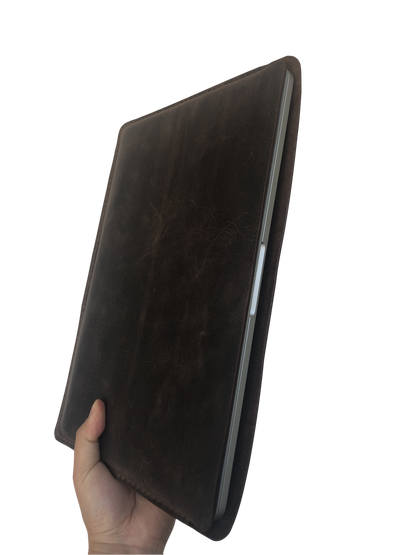 Funda Macbook Pro 13" en cuero | ENNE Taller de Cuero