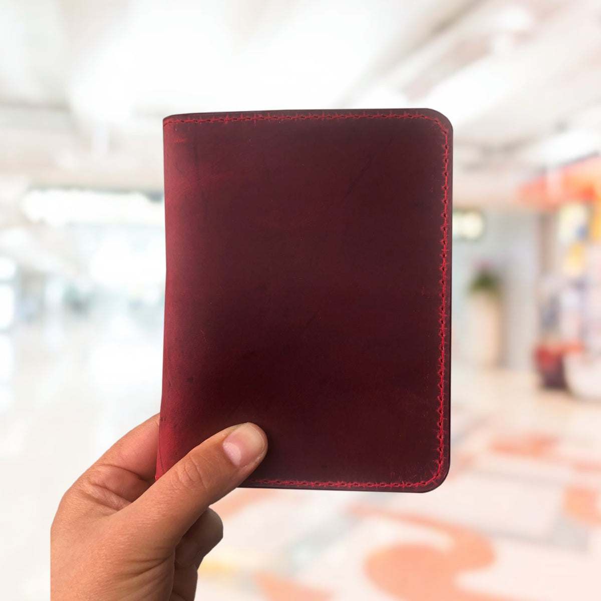 Porta pasaporte en cuero | ENNE Taller de Cuero