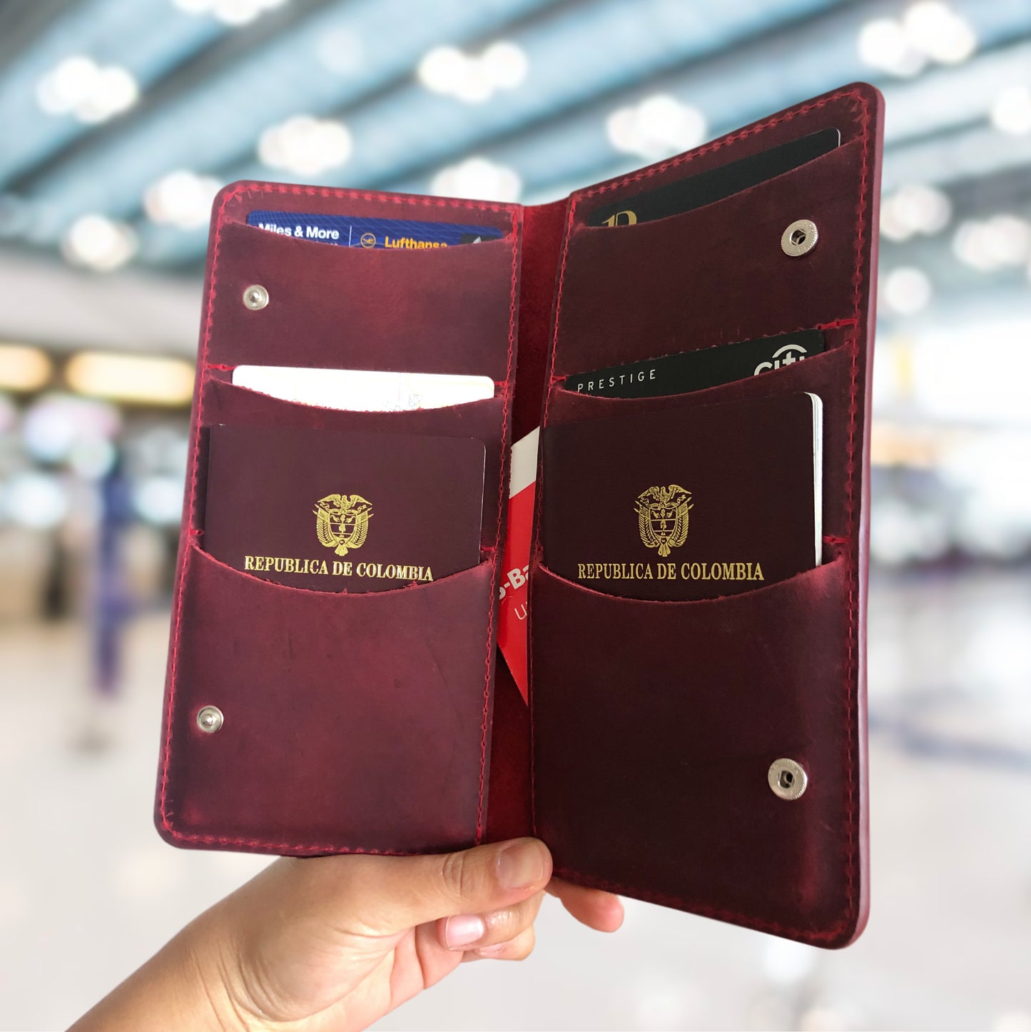 Porta pasaporte en cuero | ENNE Taller de Cuero
