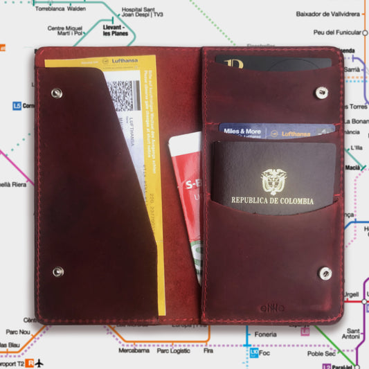 Porta pasaporte en cuero | ENNE Taller de Cuero