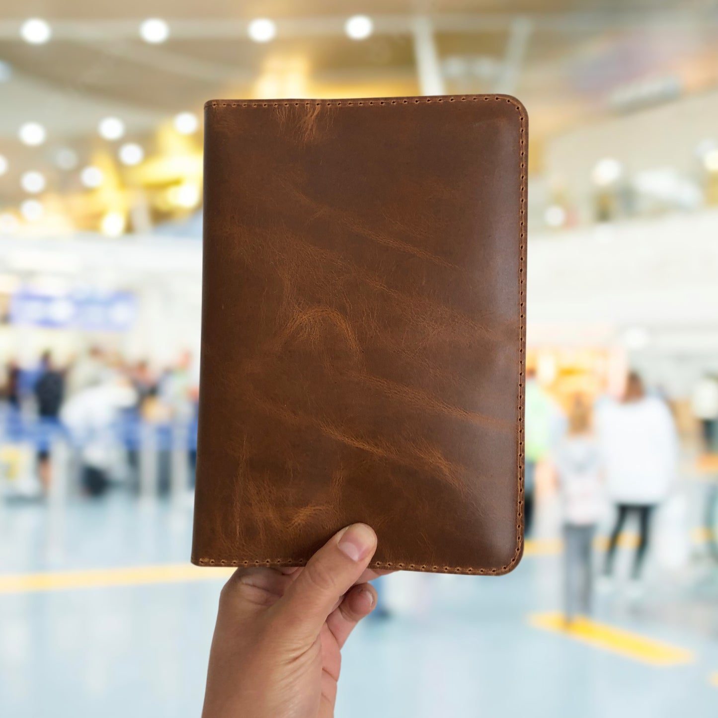Porta pasaporte en cuero | ENNE Taller de Cuero